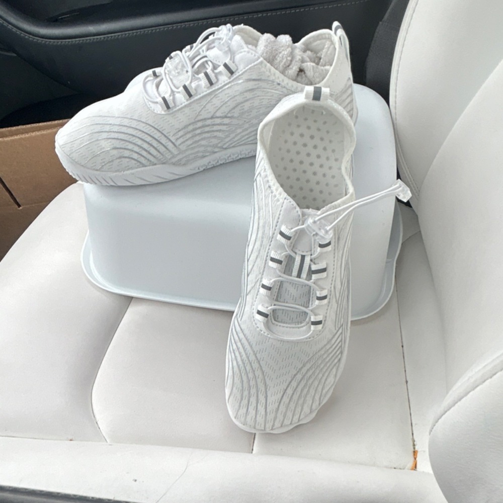 Peak Footwear White Gray Lace Up Low Top Rubber Sole Athletic Sneakers